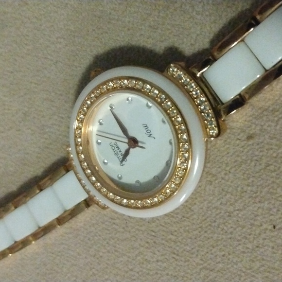 Armitron Ladies Ceramic Now Ladies Watch 7"Gold Tone - Picture 3 of 5